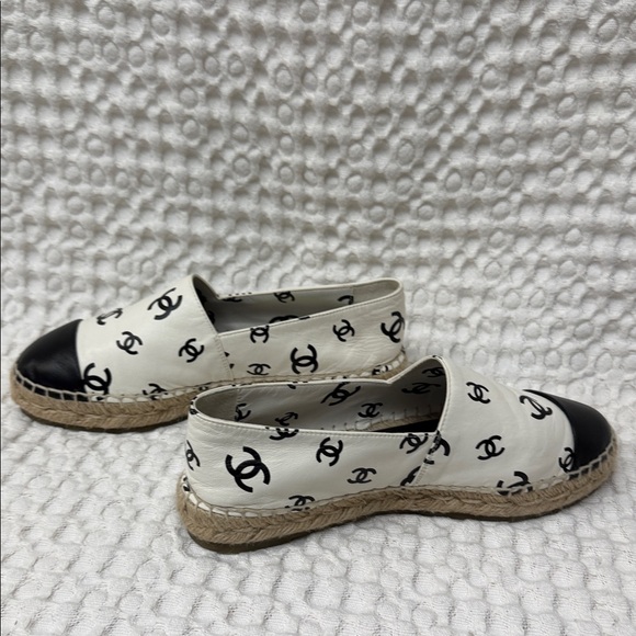 CHANEL Women's Black and Cream Espadrilles - Picture 7 of 7